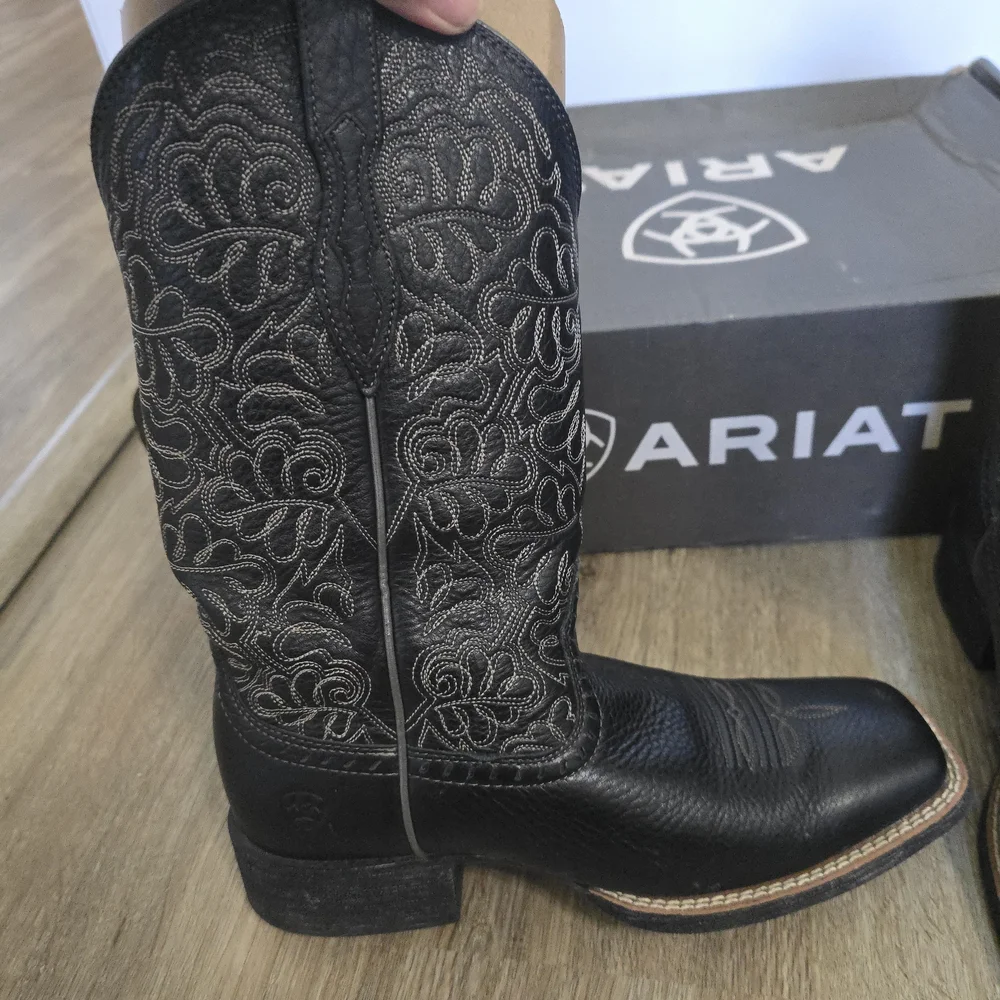 Ariat Black Leather Cowboy Boots - Picture 2 of 6